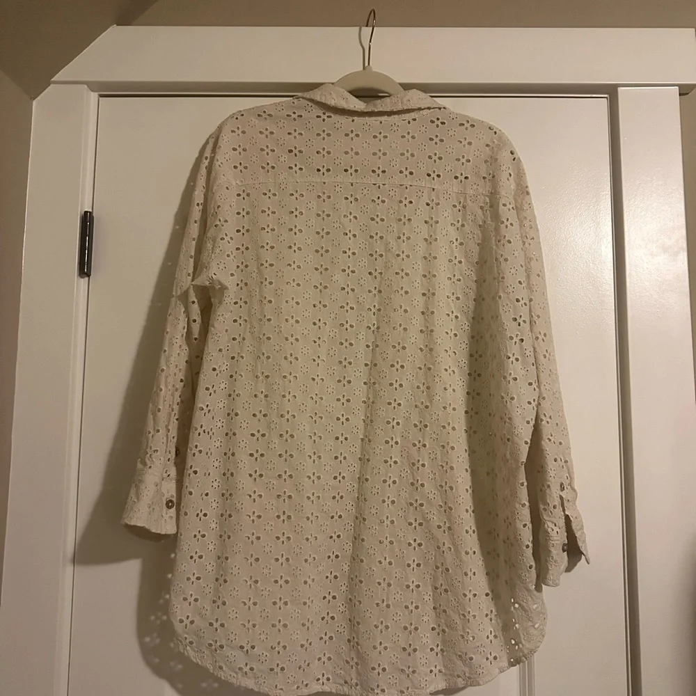 Eyelet button down - Picture 3 of 6